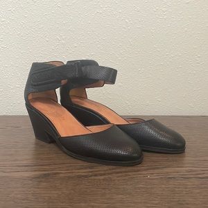 Gentle Soul Black Leather Wedge Heels with Strap, Sz 8.5